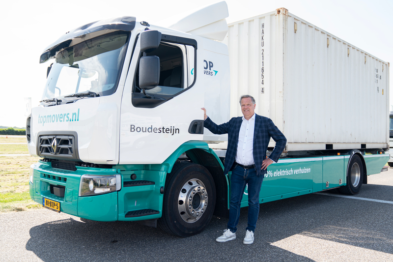 Jan Brakenhoff met een zero emissie truck van Top Movers / Boudesteijn
