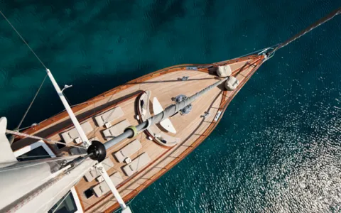 Zeilboot op het water