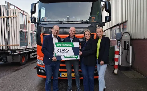 TVM foundation draagt bij aan restauratie Feanster Skûtsje