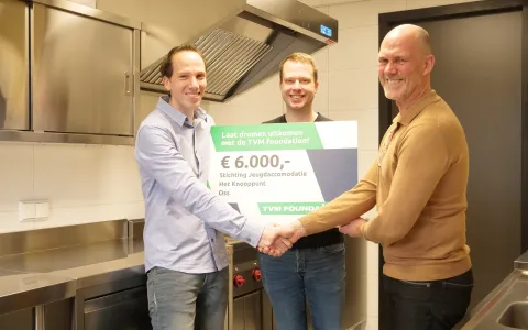 Donatie TVM foundation Het Knooppunt