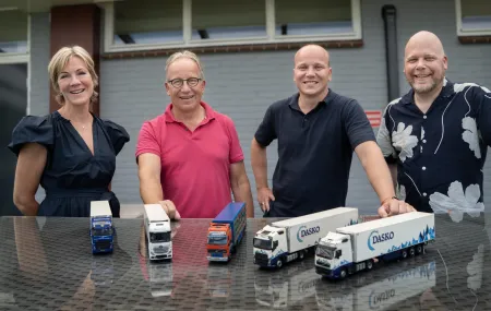 tvm en dasko met miniatuurvrachtwagens