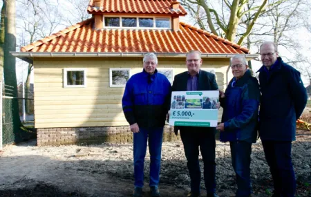 Nieuw voerhok voor Hertenkamp Surhuisterveen | tvm verzekeringen